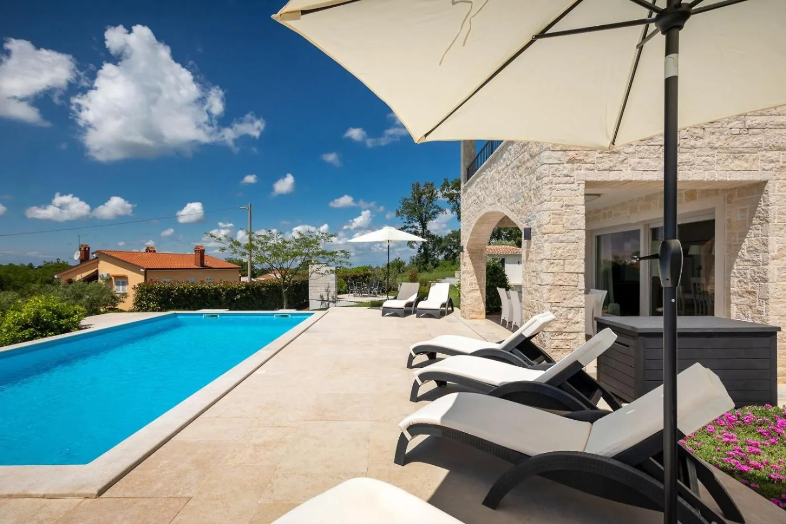 Beautiful Villa Marika With Pool In Vizinada Lasci