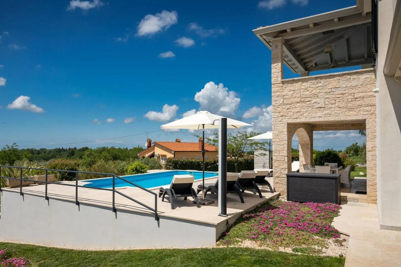Beautiful Villa Marika With Pool In Vizinada Lasci